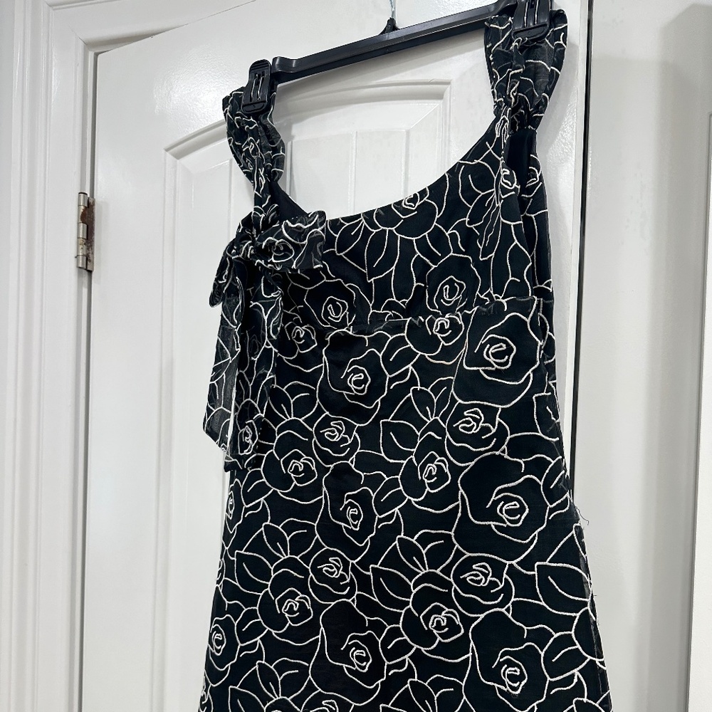 LBD 
Excellent condition 
Size 2